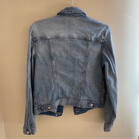 DYNAMITE Fitted LightWash Denim Jacket, Size Med - Picture 4 of 7